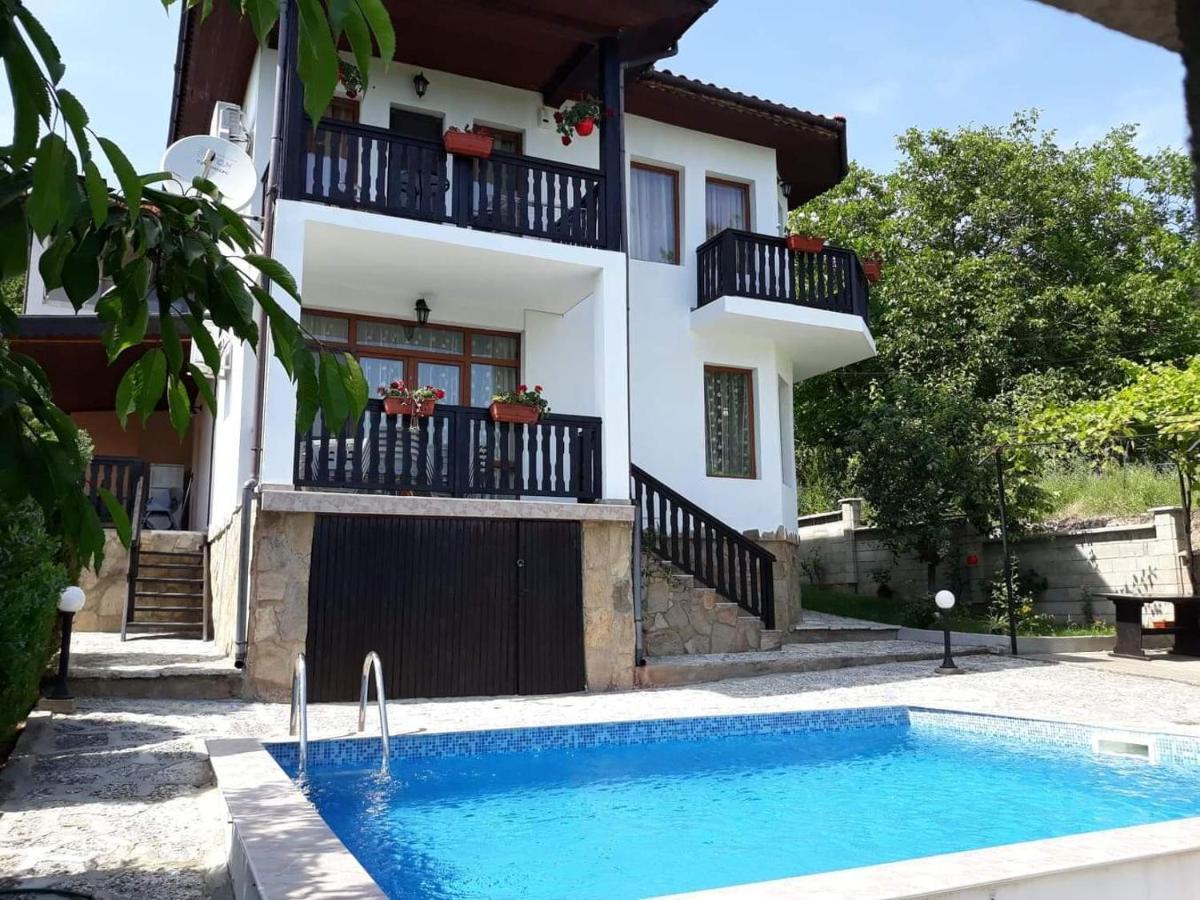 Villa Holly Baltjik Exteriör bild